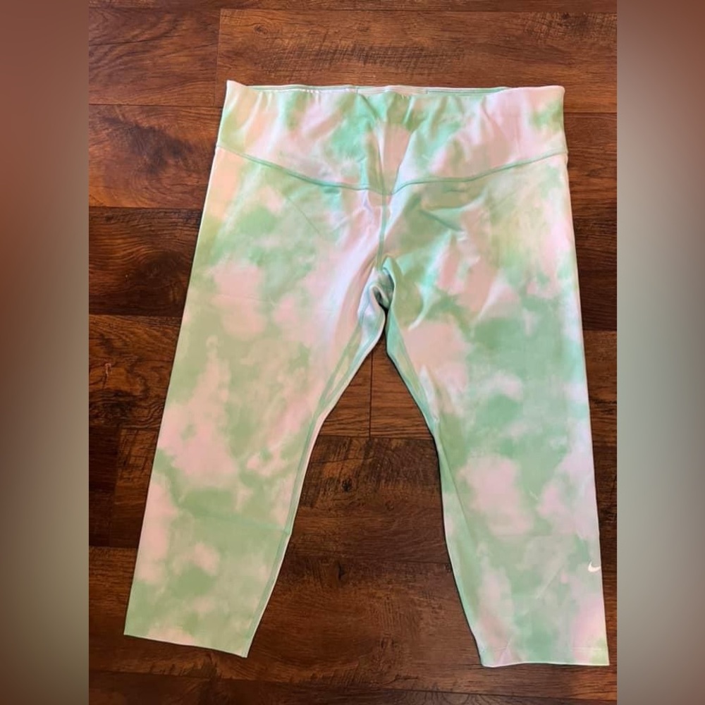 Green Nike leggings